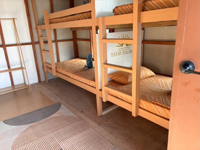 Intérieur simple d'un hébergement à Balabac