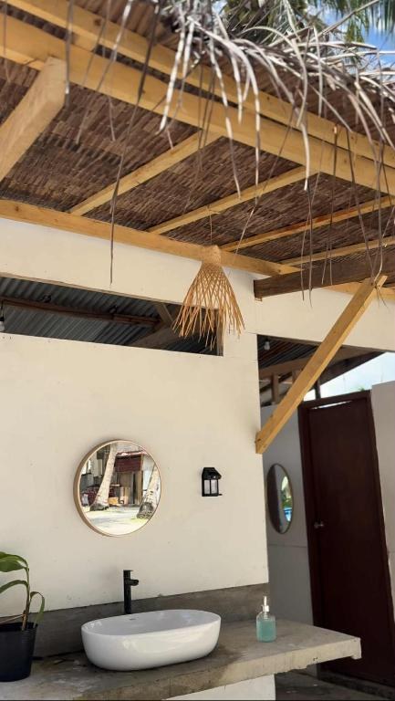 Intérieur simple d'un hébergement à Balabac